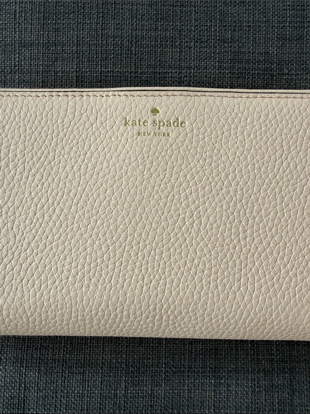 kate spade Cream Pebbled Leather Zip Wristlet. NWOT